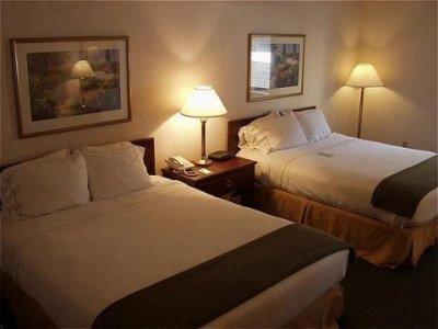 Express & Minneapolis-downtown Convention Center By Ihg Hotel