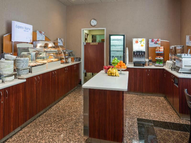 Hotel Express & Minneapolis-downtown Convention Center By Ihg 3*